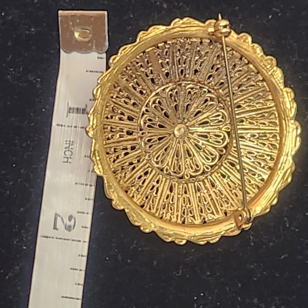 Vintage Gold Tone Filigree Circular Sunburst Brooch Pin Scalloped Edge